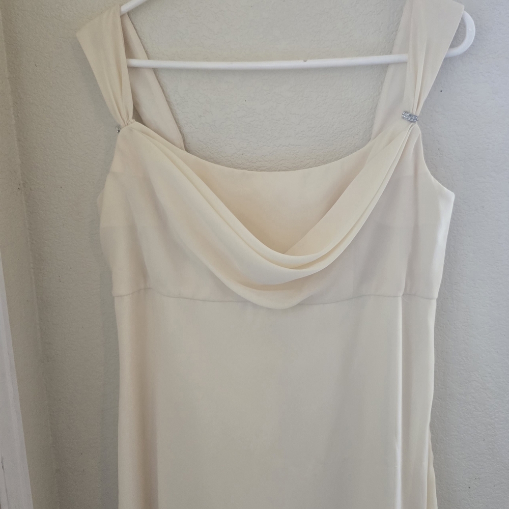 Pale Yellow Michaelangelo gown with rhinestone straps, size 14. Elegant & flowy.